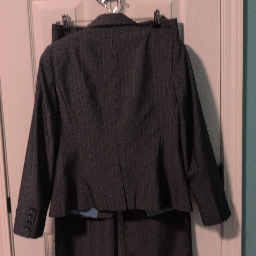 Ann Taylor Charcoal Pinstripe Suit 6P - Picture 4 of 10